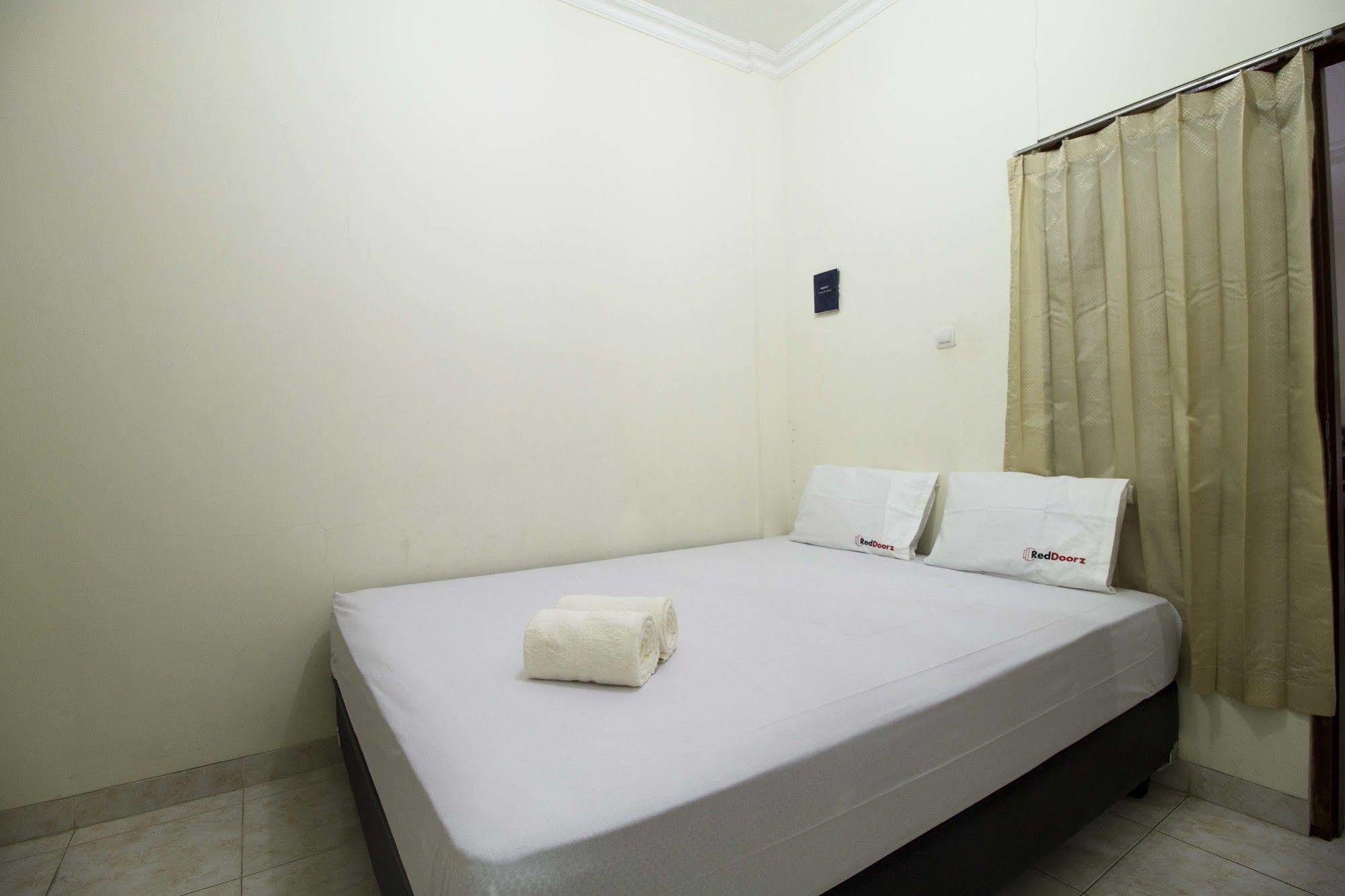 Gasthuis Reddoorz Near Pulogadung Jakarta